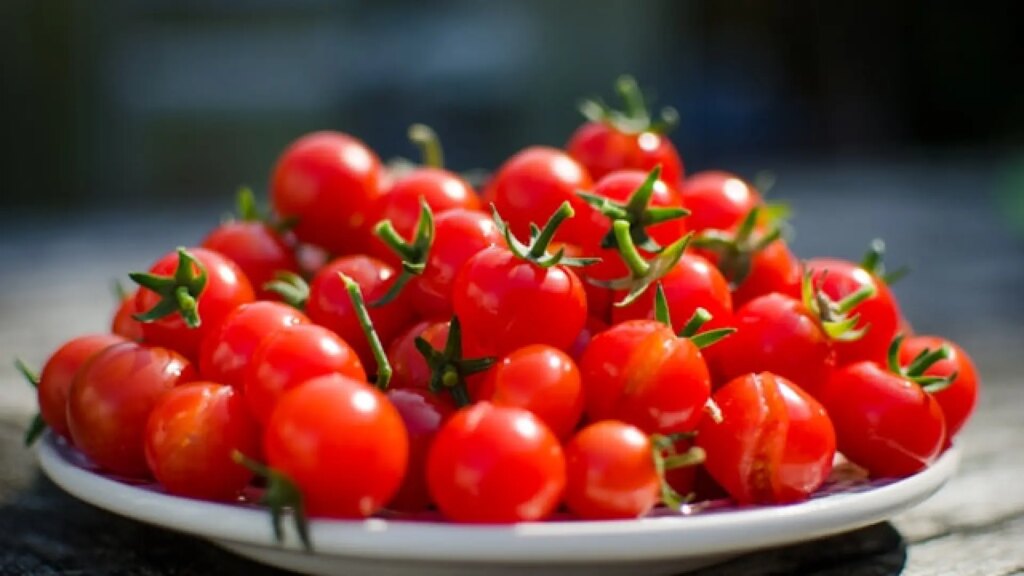El truco que arrasa en TikTok para cortar muchos tomates cherry a la vez