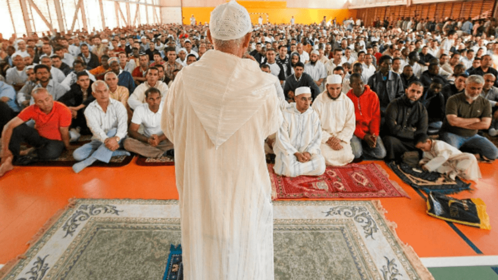 Emiratos ordena sermones cortos en mezquitas ante ola de calor