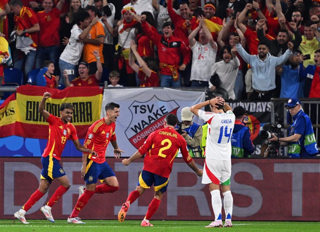 España da cuenta de Italia para ir a octavos en primera