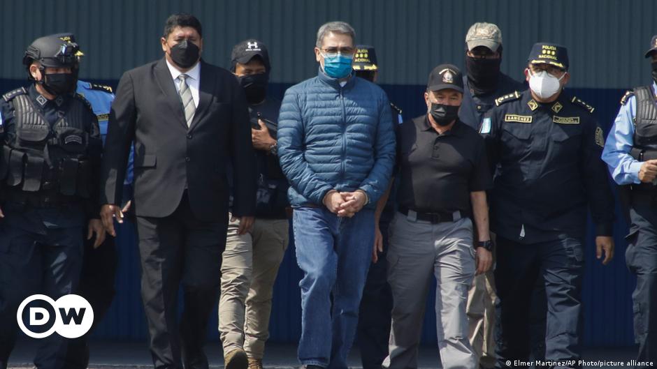 Expresidente de Honduras condenado a 45 años de cárcel – DW – 26/06/2024