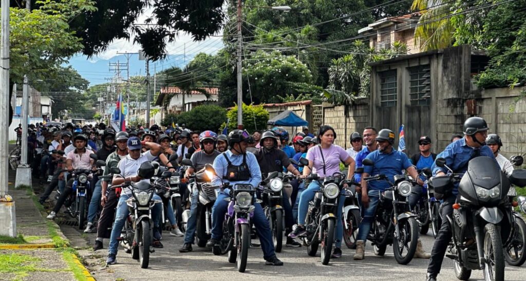 Gobernadores de Barinas y Zulia encabezan movilización a favor de González Urrutia