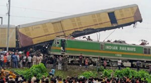 Hay al menos 15 muertos por choque de trenes en India