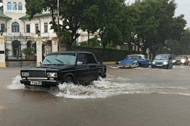Inundaciones y derrumbes en Cuba por fuertes lluvias