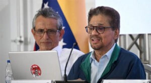 Iván Márquez reaparece en Caracas para diálogos con Gobierno de Petro
