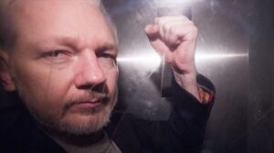 Julian Assange queda en libertad bajo fianza, tras llegar a un acuerdo con Estados Unidos