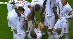 Karol Swiderski se lesionó tras gol con Polonia, como Lewandowski, duda Eurocopa