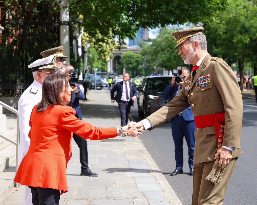 La ministra de Defensa acompañará al Rey el martes en su visita a las tropas españolas en Letonia