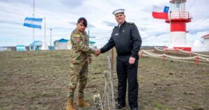 La trama desconocida detrás del incidente con Chile por los paneles solares para la Armada y el alambrado de la polémica