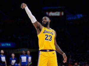 Lebron James se declara agente libre