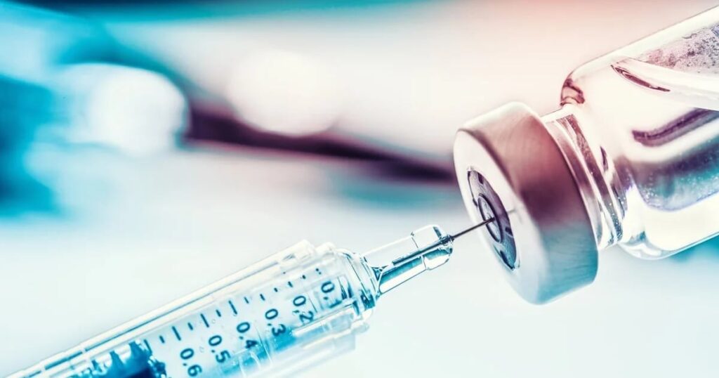 Los CDC recomendaron una vacuna actualizada contra el COVID para todas las personas mayores de 6 meses
