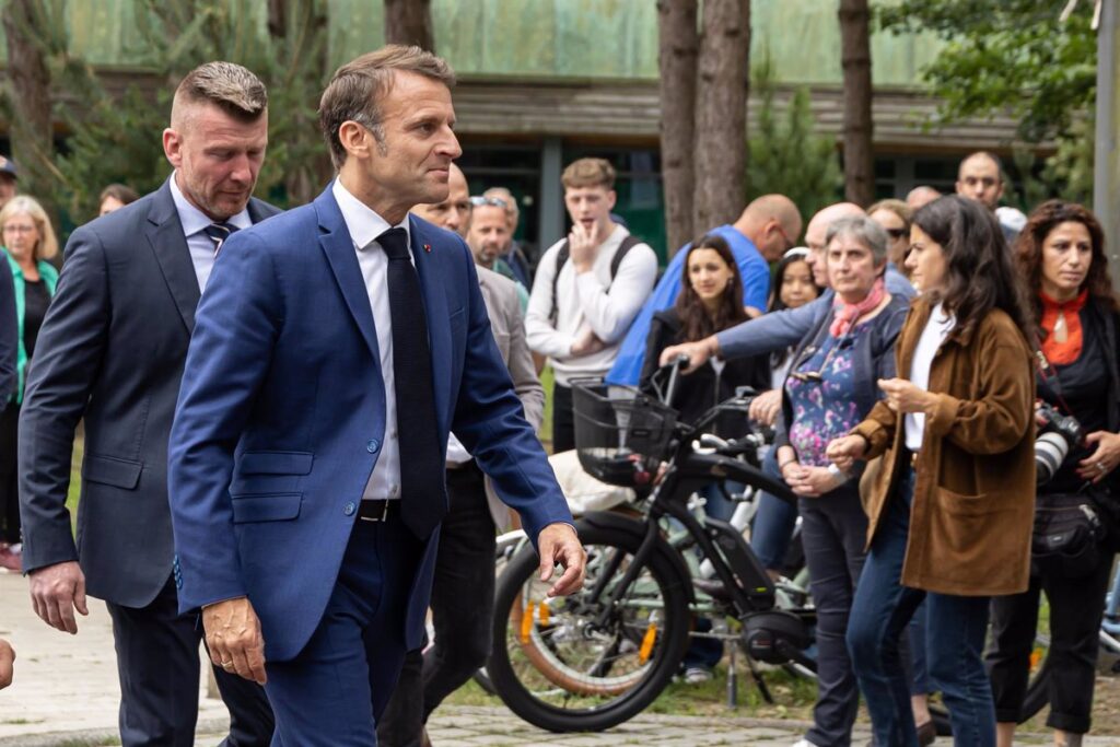 Macron pide una "gran concentración democrática" frente a la extrema derecha para la segunda vuelta