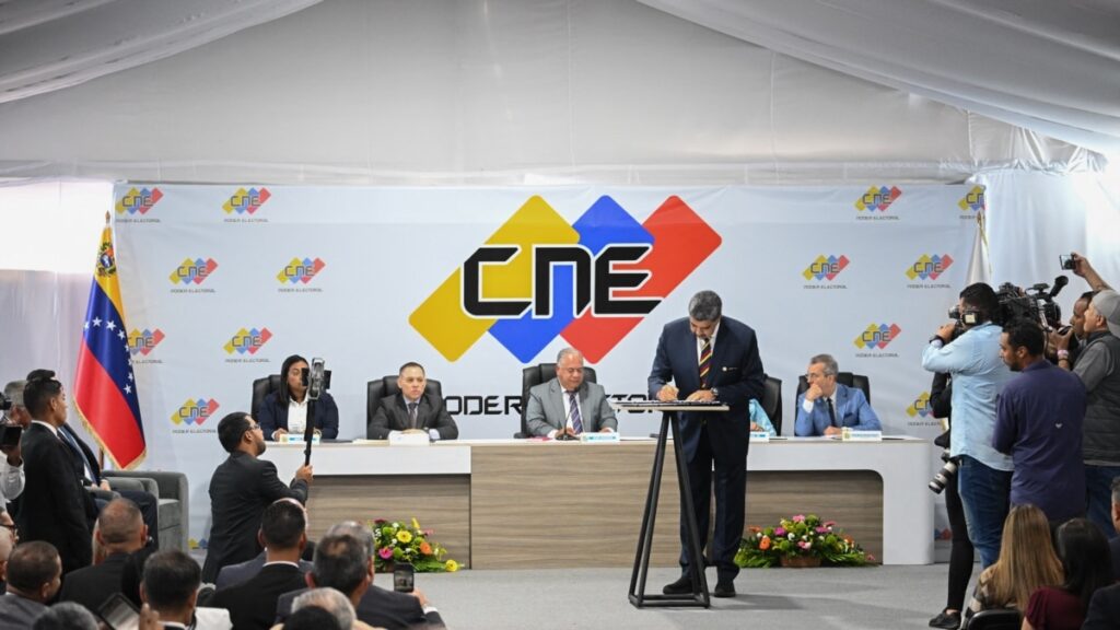 Maduro acusa a dos candidatos opositores de pretender cantar fraude en las elecciones presidenciales 