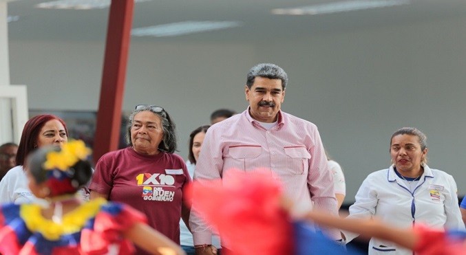 Maduro advierte que la oposición quiere privatizar la educación