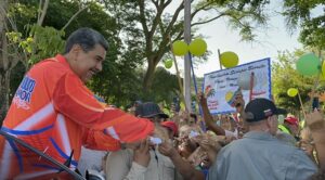 Maduro afirma que los venezolanos decidirán si el país será libre