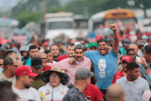 Maduro aprueba créditos y advierte a emprendedores riesgos si oposición gana el 28Jul
