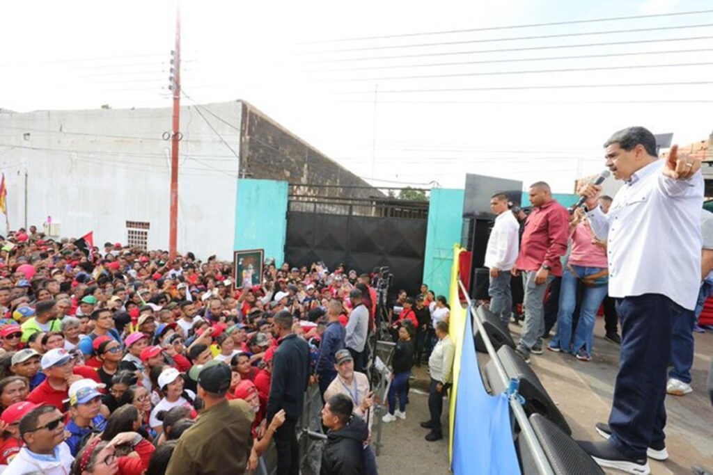Maduro aseguró que opositores que no firmaron acuerdo buscan "embochinchar" el país