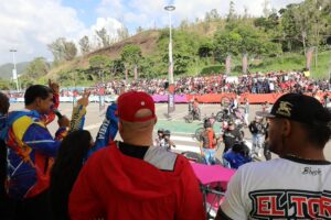 Maduro declara las motopiruetas como deporte nacional
