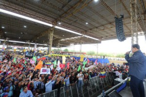 Maduro invertirá para el desarrollo de empresas básicas a través de los Brics