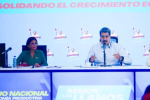 Maduro pide a empresarios invertir para recuperar servicios