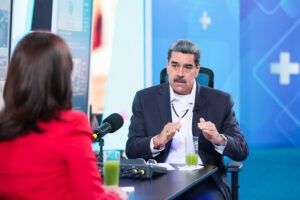 Maduro se lanzó un nuevo chinazo durante su programa semanal y causó risas a Cilia Flores (+Video)