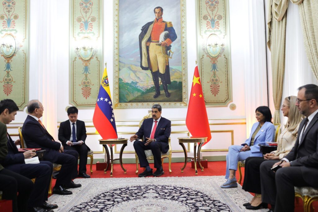 Maduro se reunió con delegación de China por 50 aniversario de relaciones diplomáticas