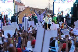 Maduro visitó La Guaira y Falcón para entregar obras