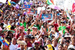 Maduro y el pueblo de los Valles del Tuy en encuentro inspirador en Santa Lucía - Yvke Mundial