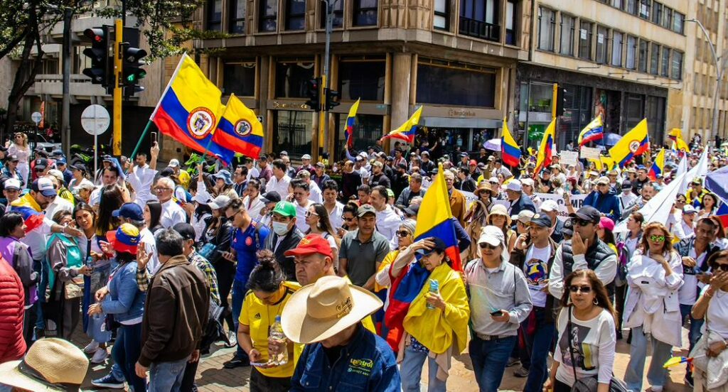 🔴 Marchas de profesores en Bogotá EN VIVO: calles cerradas y cómo está Transmilenio