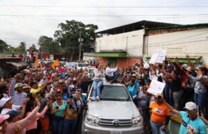María Corina Machado llegó a Guárico pese a bloqueos y a pintas amenazantes