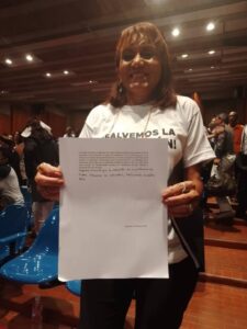 Mejores salarios y recuperación de la infraestructura educativa promete a los docentes Edmundo González Urrutia