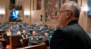 Ministro de Defensa enfrentó un debate de moción de censura por ola de violencia