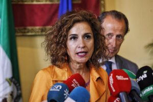 Montero ve "confrontación y provocación" en la medalla de Ayuso a Milei y subraya "silencio atronador" de Feijóo