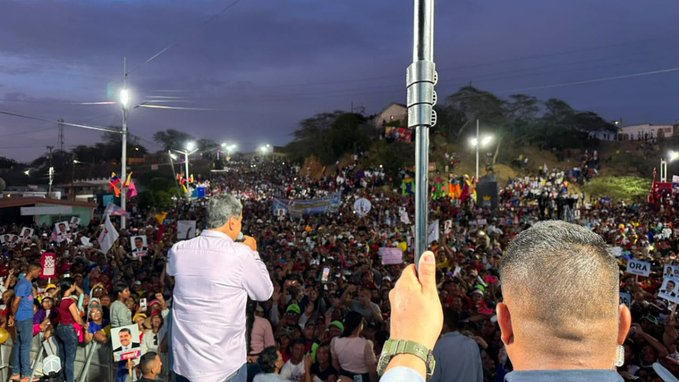 Nicolás Maduro encabezó actos en La Guaira y Falcón