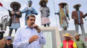 "O se pone las pilas o lo sacamos"