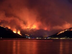 Once muertos y decenas de heridos por los incendios forestales en Turquía
