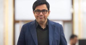 Pisarello ve "puro matonismo" en los insultos de Ortega Smith a diputados de Bildu y Sumar y alerta de su "peligro"