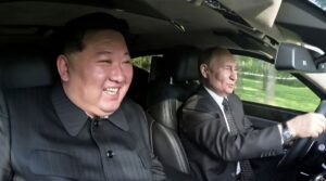 Putin le obsequió una lujosa limusina a Kim Jong Un y el video del presidente de Rusia manejando el vehículo se hizo viral - AlbertoNews