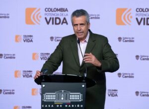 Comenzó el revolcón ministerial; Petro cambió a Luis Fernando Velasco - Foto: Tomada de internet