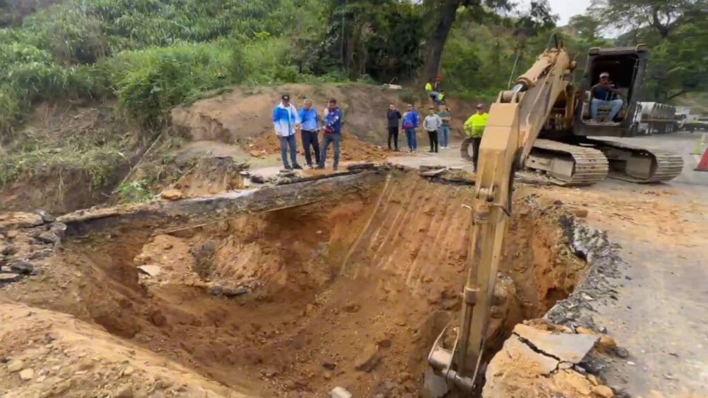 Se realizan trabajos en la Autopista Regional del Centro
