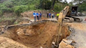 Se realizan trabajos en la Autopista Regional del Centro
