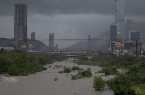 Tormenta Alberto deja lluvias "torrenciales" en su avance sobre México