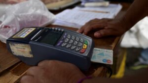 Transacciones con tarjetas internacionales suman dólares al mercado cambiario de Venezuela
