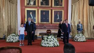 Trasladan los restos simbólicos de Cristóbal Mendoza al Panteón