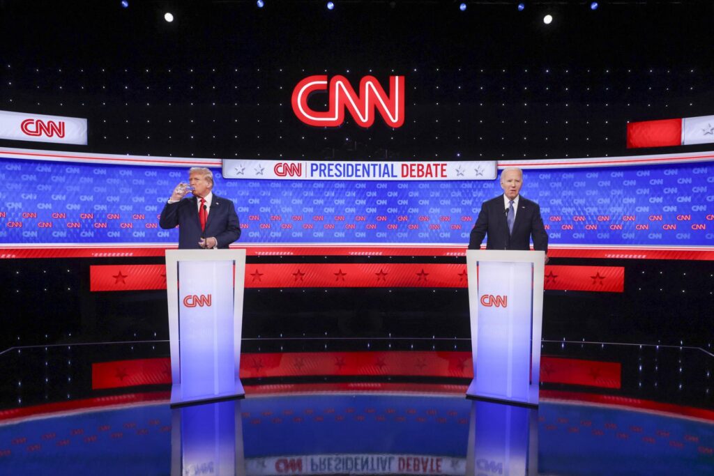 Trump, agresivo y confiado; Biden, titubeante; el debate en EE.UU.