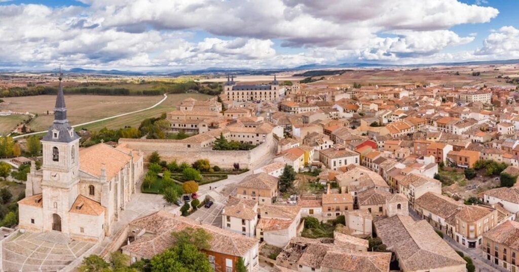 Uno de los pueblos más bonitos de España está en Burgos: una villa barroca con un Parador y un impresionante patrimonio