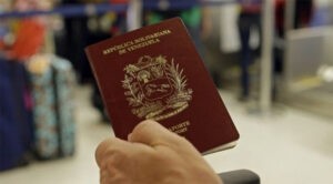 Venezolanos deberán presentar visa y pasaporte para ingresar a Perú