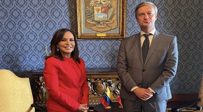 Venezuela y Dinamarca evalúan un acuerdo para asistencia migratoria