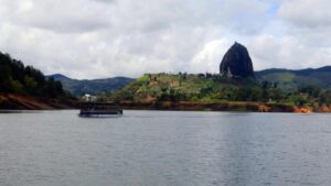 en Guatapé y El Peñol dicen que el embalse es navegable para el turismo