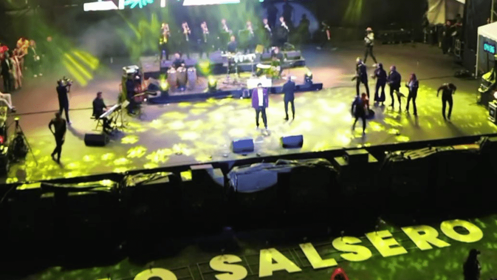 los asistentes pasaron del enojo a la risa y el baile