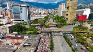 multitudinaria participación en la marcha del Orgullo LGBTIQ+